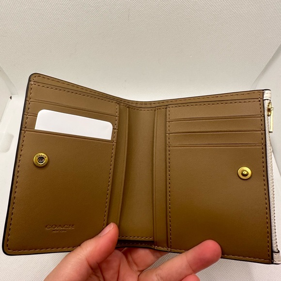 NWT Coach Bifold Snap Wallet with Horse and Carriage Print - Picture 5 of 10